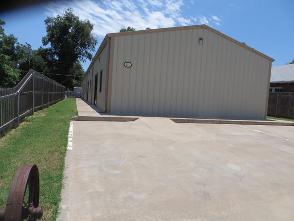 317 W Iowa Ave, Chickasha, OK 73018